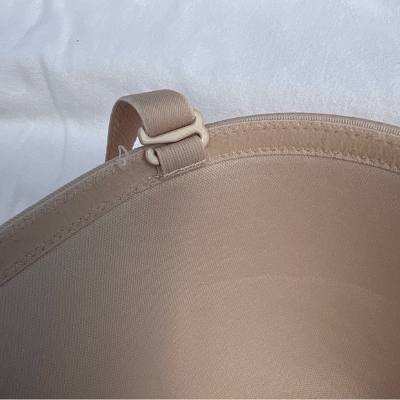 Wacoal Red Carpet Strapless Underwire Bra in Sand (Nude), 42C - Picture 7 of 11